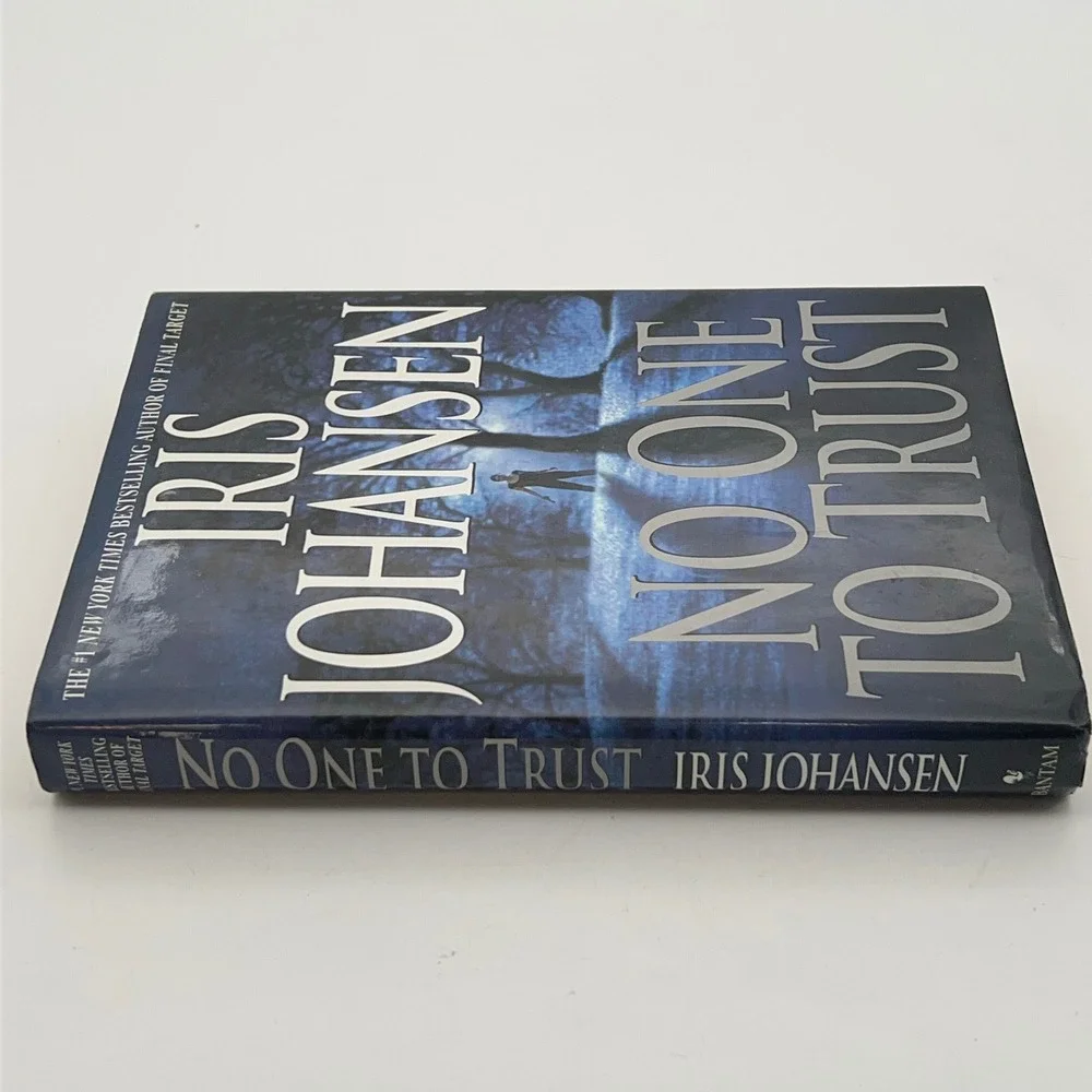 No One to Trust Iris Johansen‎ Hardcover 2002 Bantam Thriller Suspense